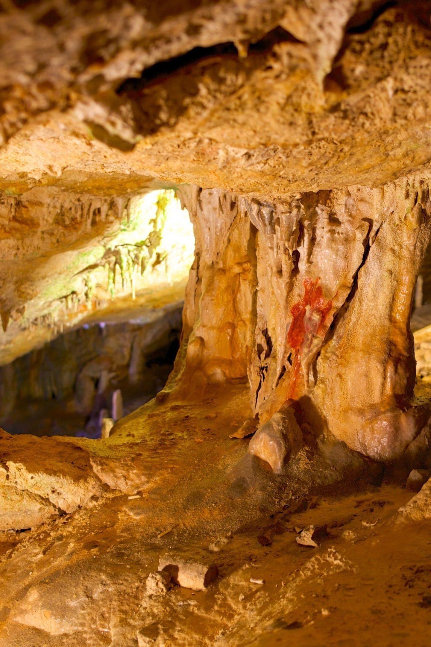 Cova de Can Marçà